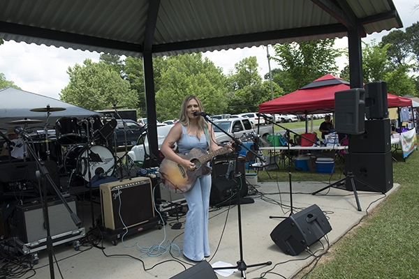 Leeds 27th Annual Creek Bank Festival Brought Record Crowds | It was a beautiful day in Leeds, Alabama on Saturday at Leeds Memorial Park.