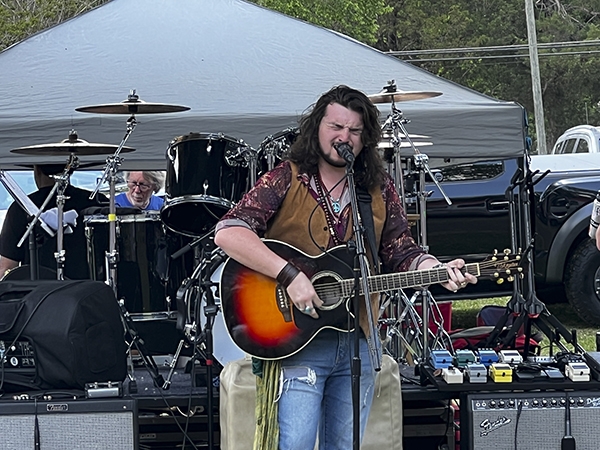 Leeds 27th Annual Creek Bank Festival Brought Record Crowds | It was a beautiful day in Leeds, Alabama on Saturday at Leeds Memorial Park.