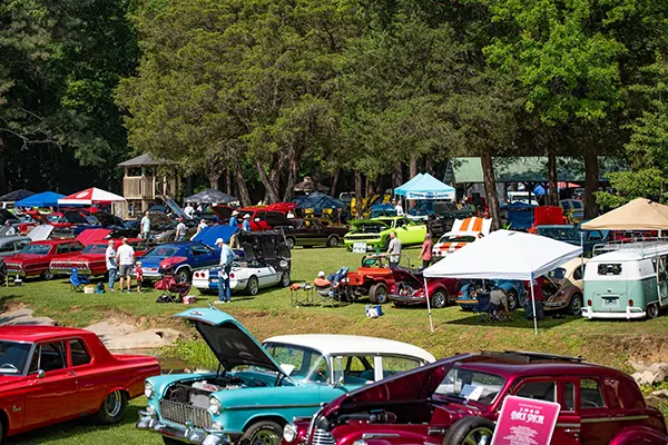 Music, Vendors and Family Fun Highlight 31st Annual Creek Bank Festival | There were dozens and dozens of vendors at the event where festival